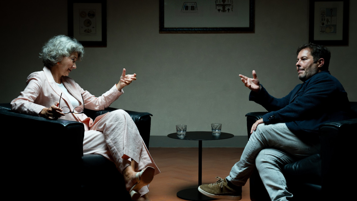 La presidenta del IUE, Patrizia Nanz, junto al director de 'Agenda Pública', Marc López Plana. | Imagen cedida por el IUE.