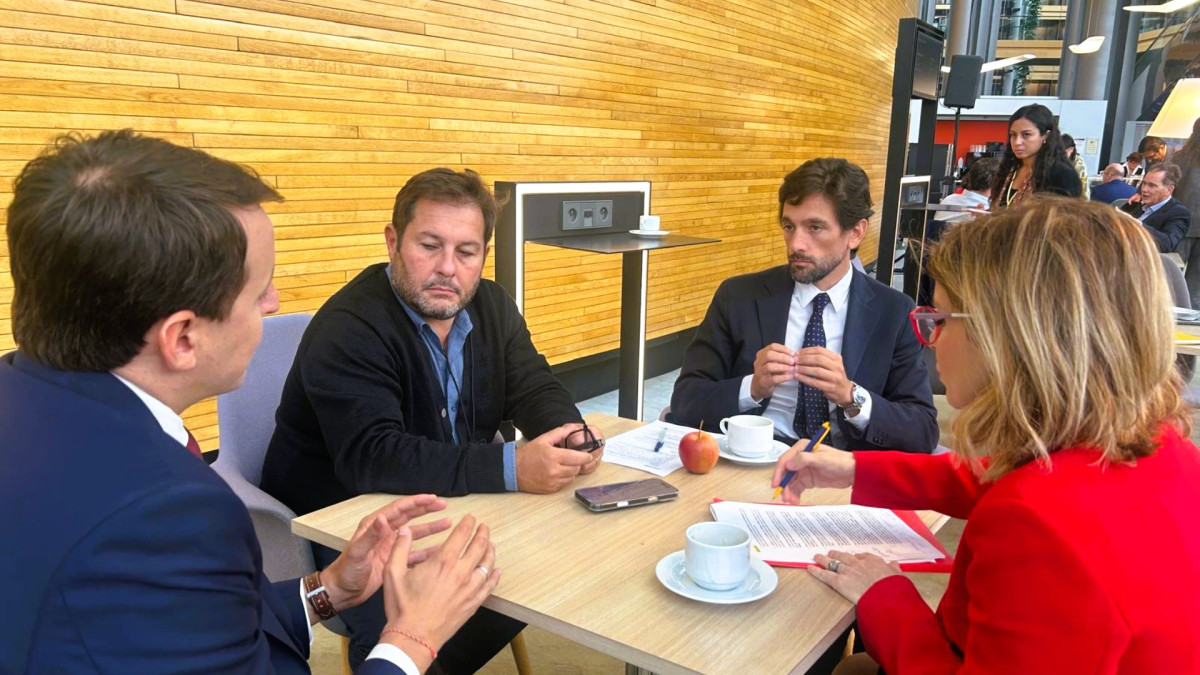 Hana Jalloul, Javi López y Adrián Vázquez conversan con Marc López Plana.