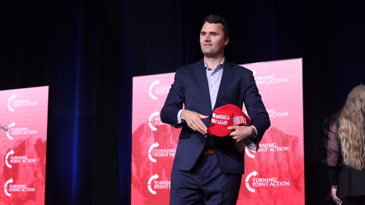 El conservador Charlie Kirk estaba en sintonía con el movimiento MAGA.