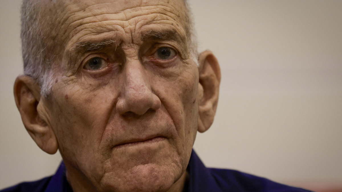 Olmert attends the 'Falafel and Democracy' conference in Naples (Italy).