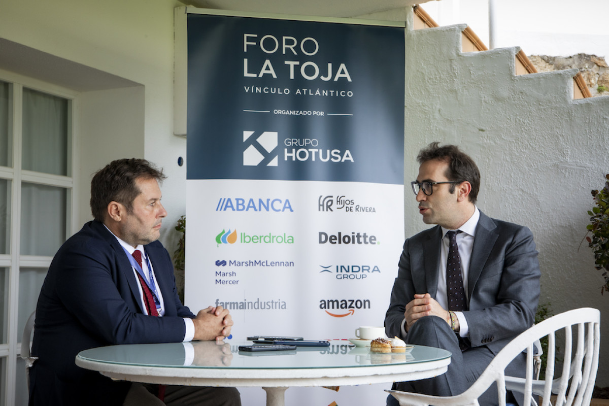 Marc López y el ministro de Economía, Carlos Cuerpo.