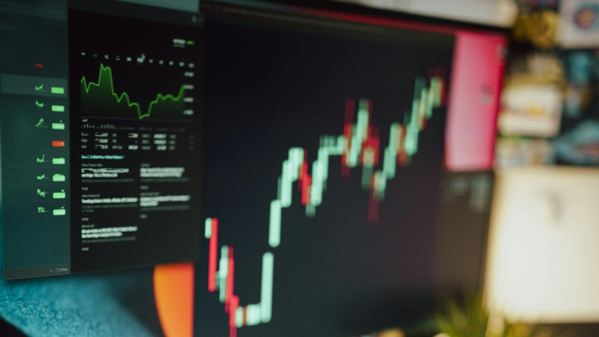 La financierización es las empresas no financieras dependen cada vez más de actividades financieras como fuente de ingresos y solos busquen maximizar beneficios.