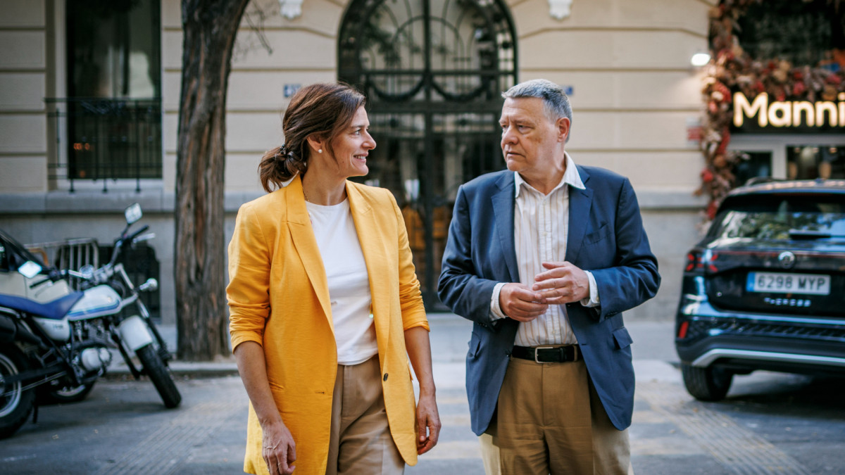 La presidenta de España Mejor, Miriam González, mantuvo una conversación con el consejero de 'Agenda Pública' Jordi Sevilla.