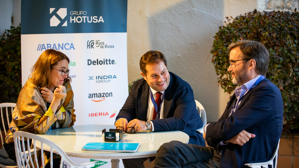 Marc López Plana entrevista a María Martín-Prat y Pablo García-Berdoy.