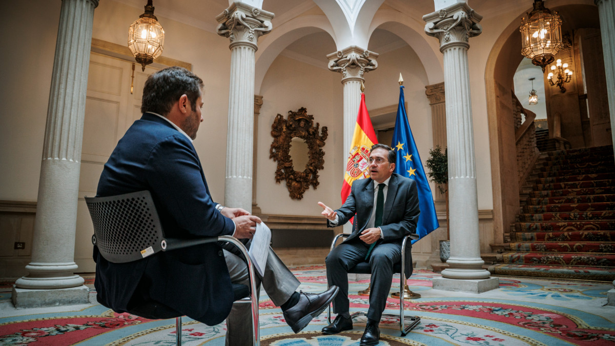Marc López Plana, director y editor de 'Agenda Pública', entrevista al ministro de Asuntos Exteriores, José Manuel Albares