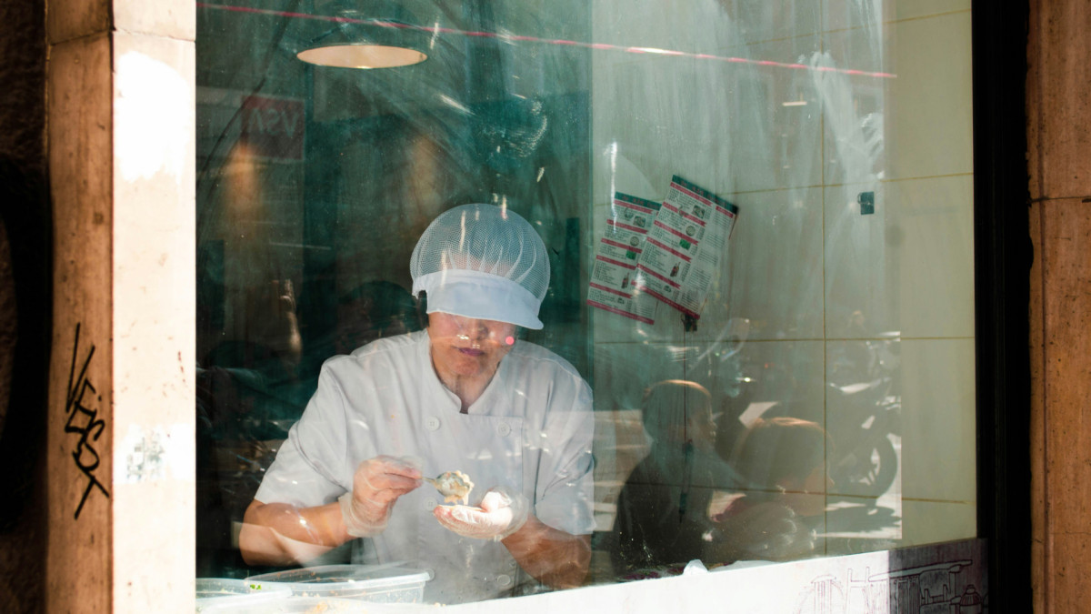 Chinese person working at a restaurant in Madrid