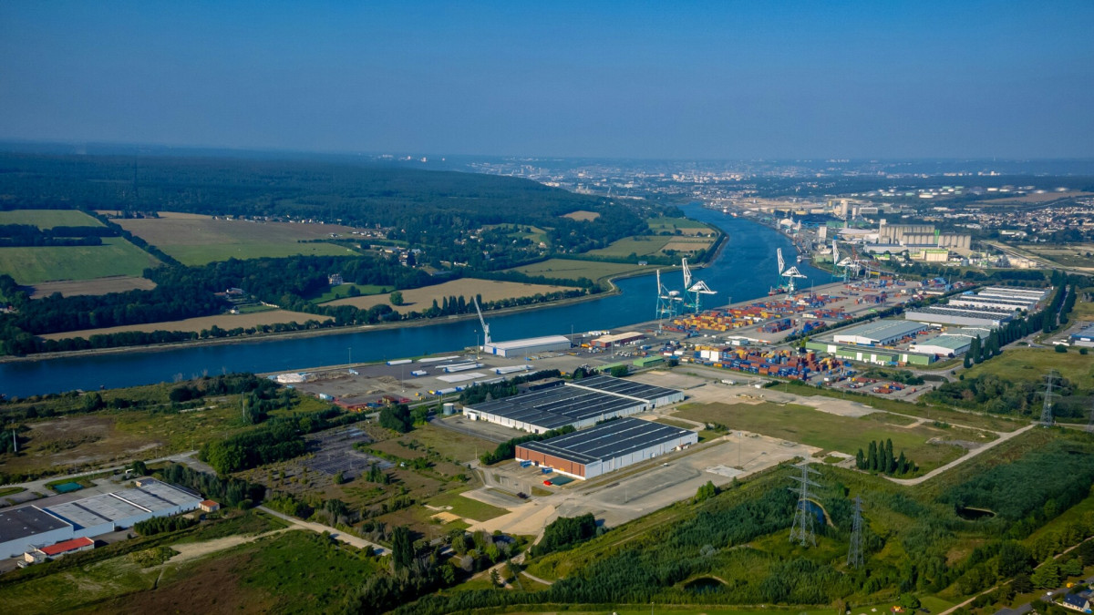 Zona industrial en Alta Normandía (Francia).