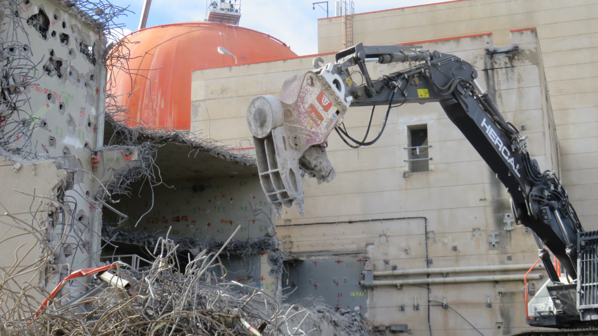 Trabajos de demolición de la central nuclear José Cabrera.