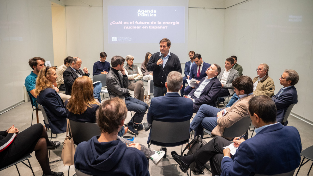 Marc López Plana, editor y director de 'Agenda Pública', modera el microespacio sobre energía nuclear.