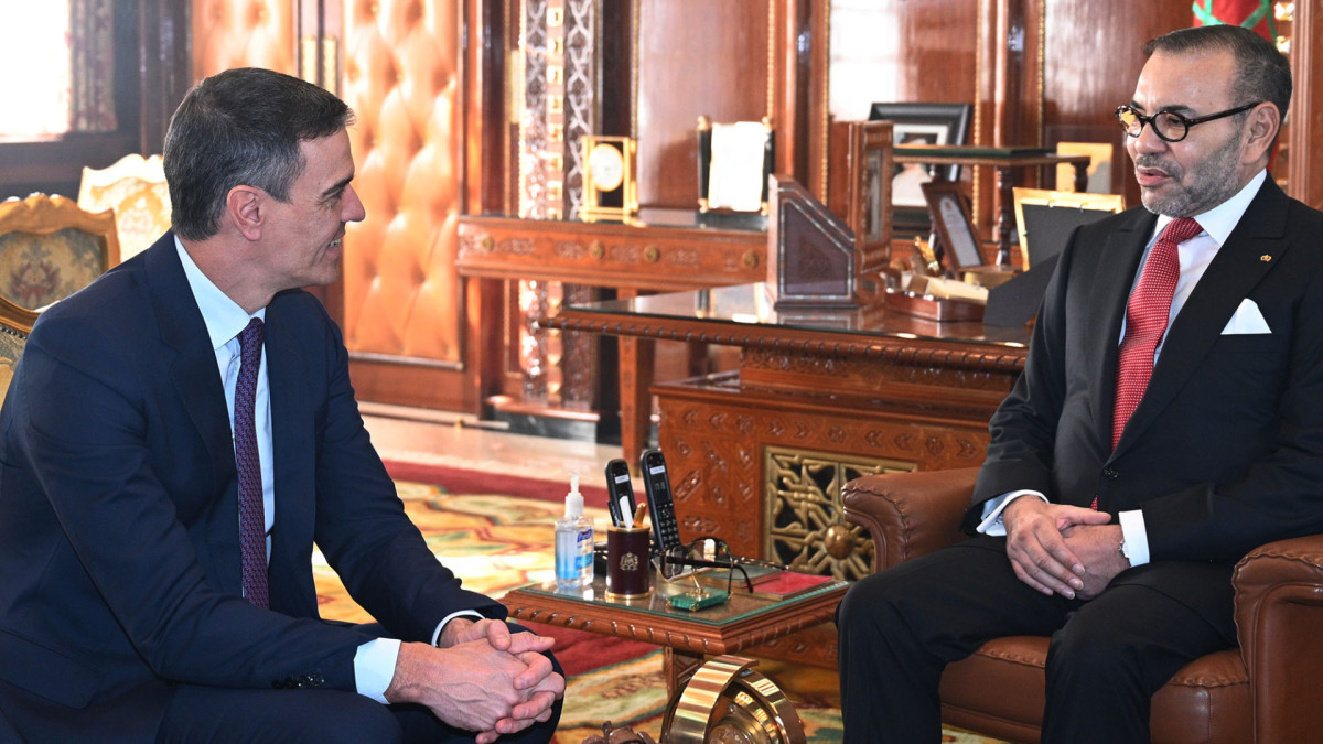 The President of the Spanish Government, Pedro Sánchez, in a meeting with the King of Morocco, Mohammed VI.