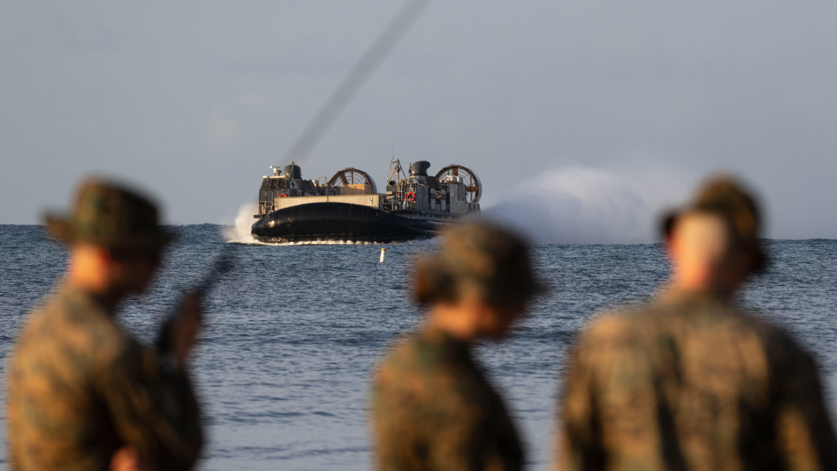 La Marina de EE. UU. realiza maniobras en Puerto Rico.