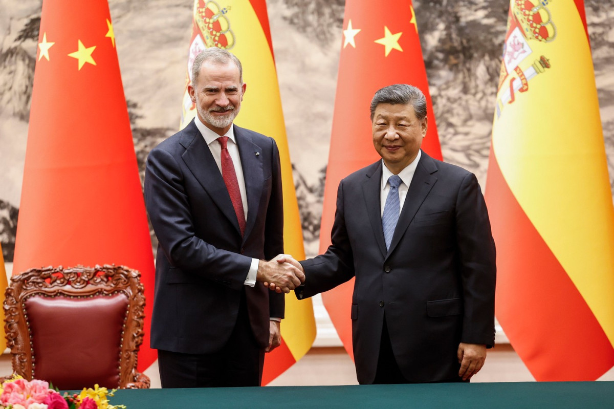 Encuentro de Felipe VI con el presidente Xi Jinping en Pekín.