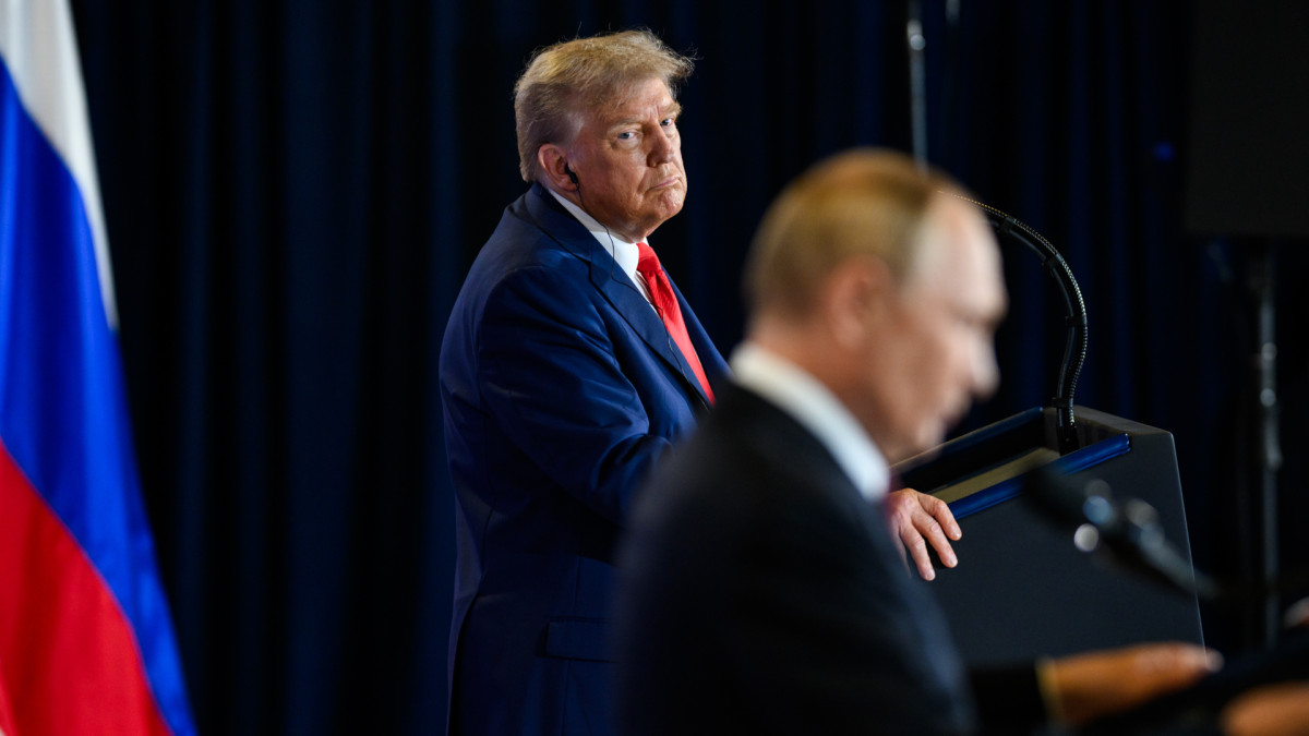 Donald Trump alongside Russian President Vladimir Putin during their latest meeting in Alaska (U.S.).