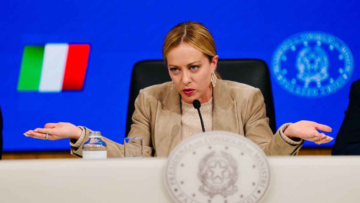 La primera ministra Giorgia Meloni durante una rueda de prensa tras finalizar una reunión del consejo de ministros.