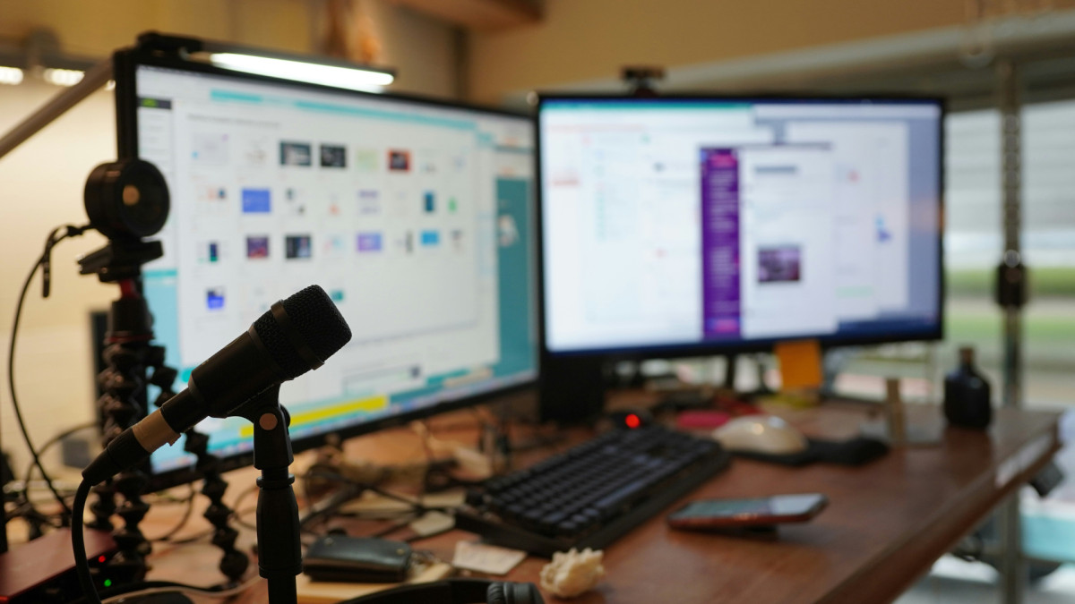 Como señala el autor, el auge de la tecnología facilita y amplifica la información que se genera en todo el mundo.