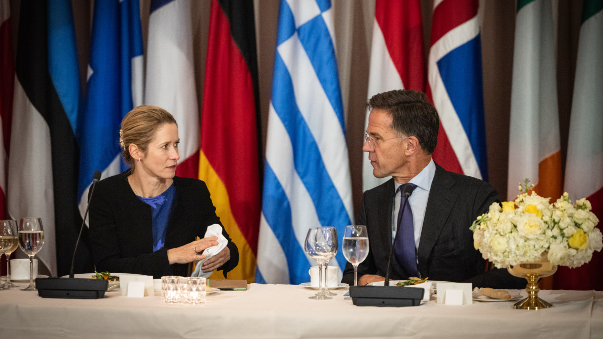 La alta representante de la Unión Europea para Asuntos Exteriores y Política de Seguridad, Kaja Kallas, junto al secretario general de la OTAN, Mark Rutte.