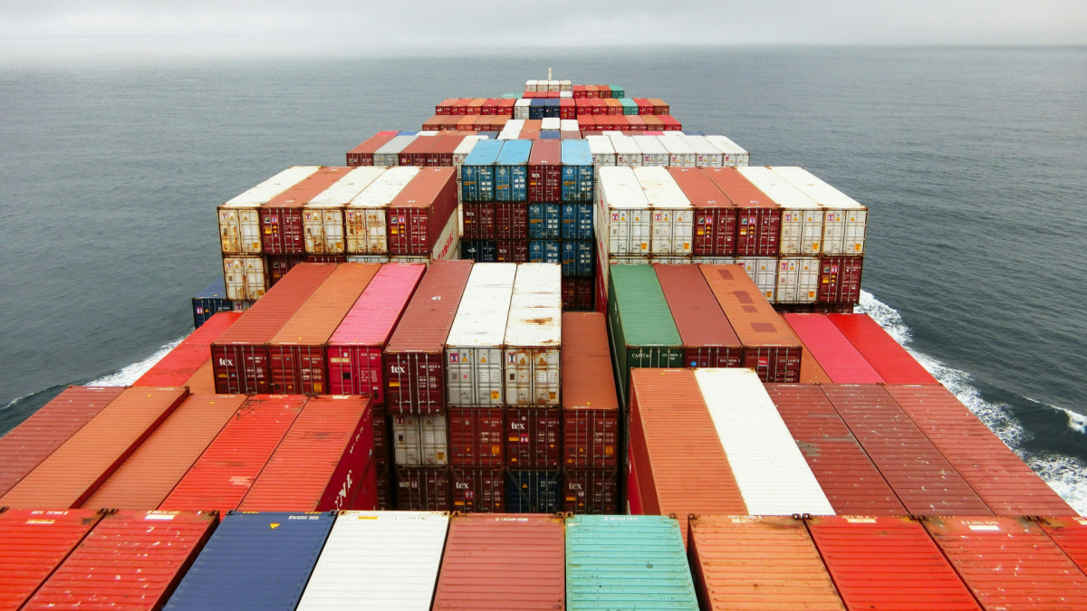 La balanza del comercio internacional está siendo transformada por China y EE. UU.