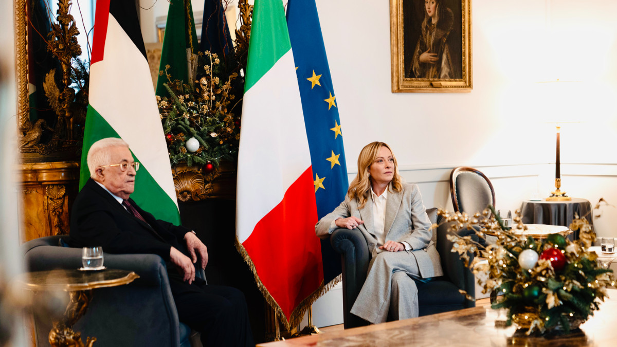 Giorgia Meloni, primera ministra italiana, se reúne con el presidente de la Autoridad Nacional Palestina, Mahmoud Abás.