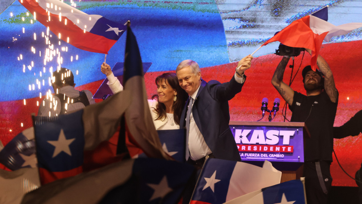 José Antonio Kast, presidente electo de Chile, celebrando su triunfo el pasado domingo 14 de diciembre.