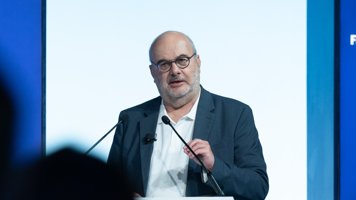 Milanovic speaks at the Cercle d'Economia meeting.