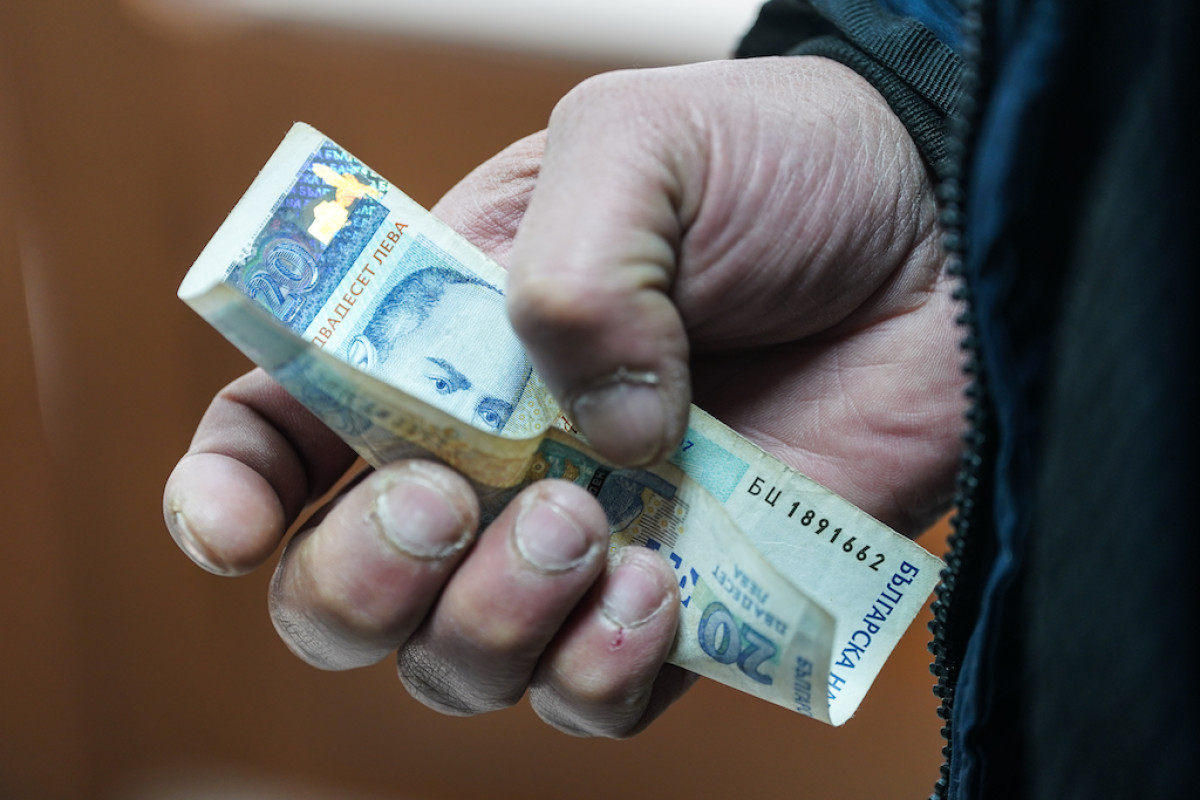 Bulgaria adopta el euro.