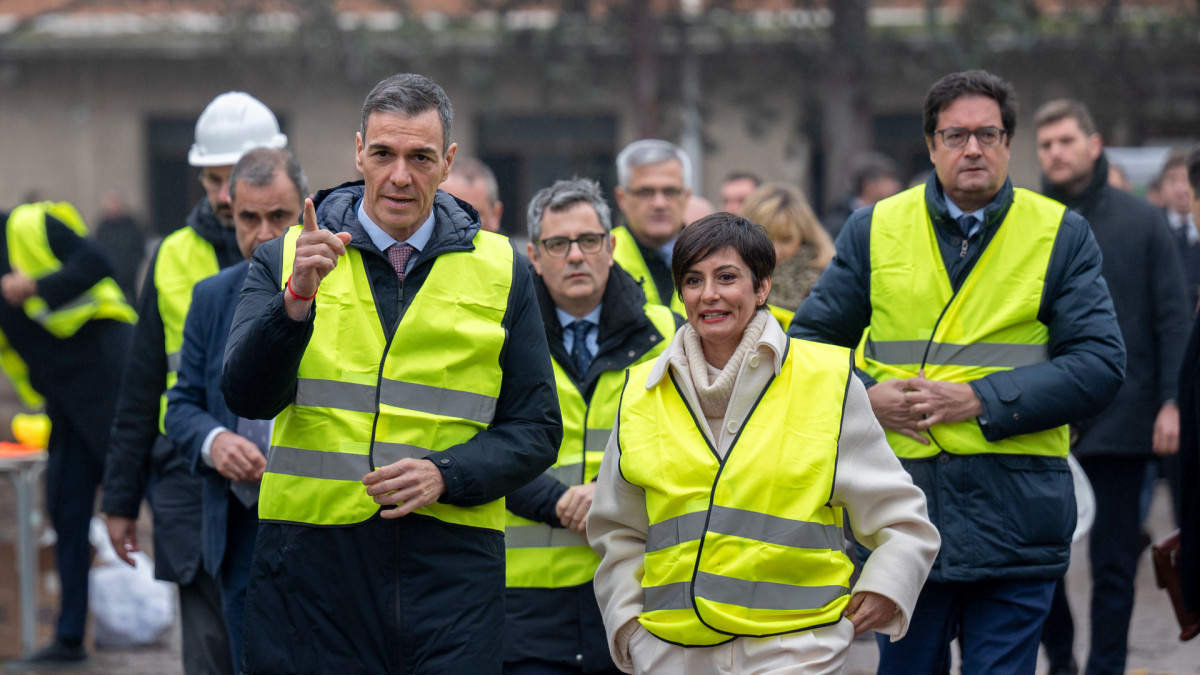 El presidente del Gobierno, Pedro Sánchez asiste junto a la ministra de Vivienda, Isabel Rodríguez a la demolición de los primeros edificios de los antiguos cuarteles de Campamento.