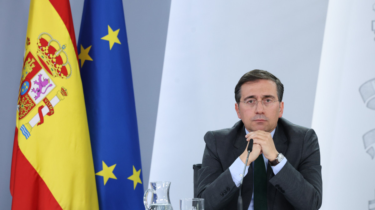 El ministro de Asuntos Exteriores, José Manuel Albares, tras la primera reunión del Consejo de Ministros posterior a la captura de Nicolás Maduro.