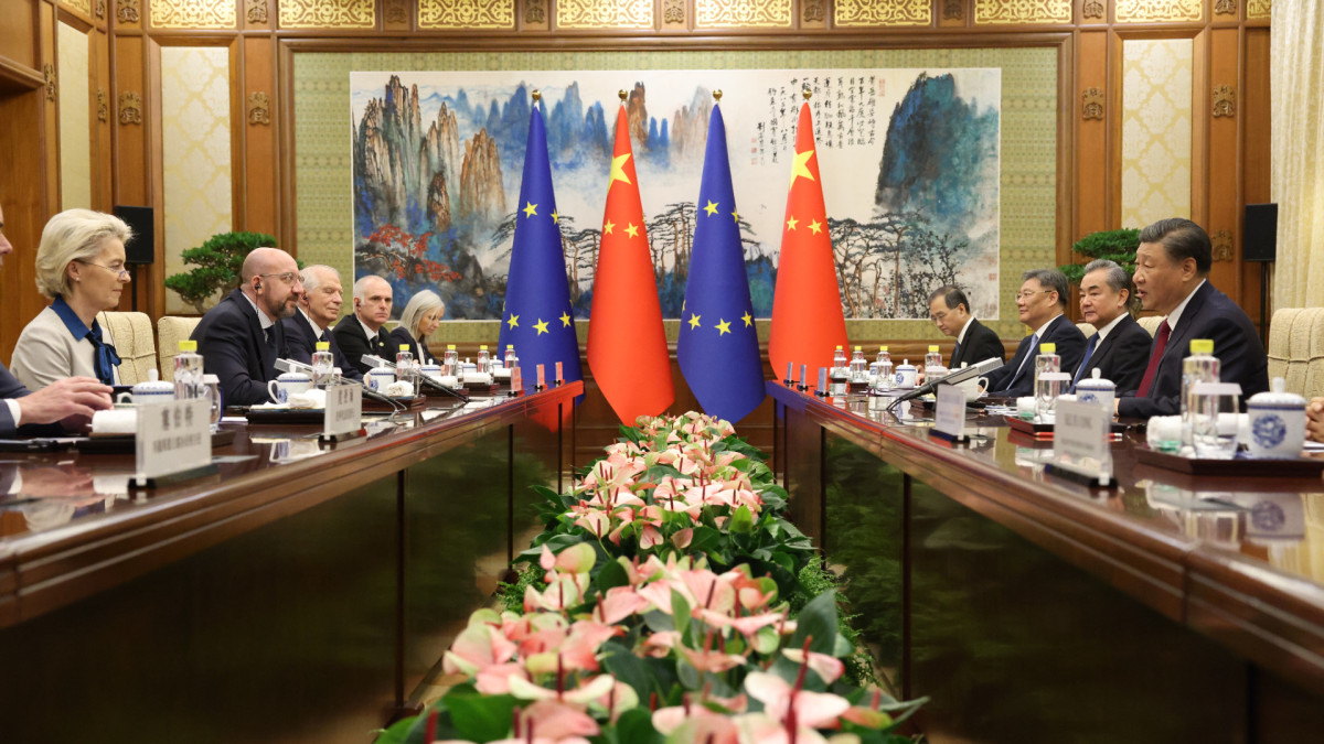 Imagen de la cumbre entre la Unión Europa y China celebrada en Pekín en el año 2023.