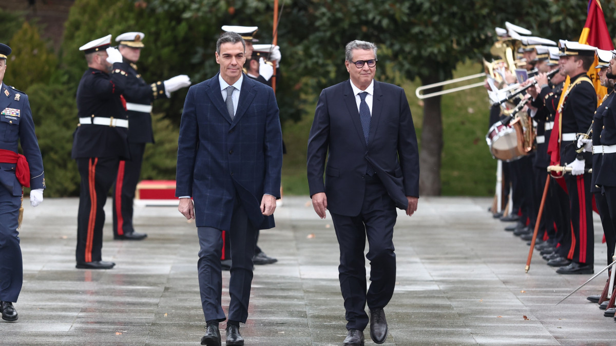 El presidente del Gobierno, Pedro Sánchez, junto al primer ministro marroquí, Aziz  Akhannouch, en la última reunión de alto nivel (RAN) entre ambos países.