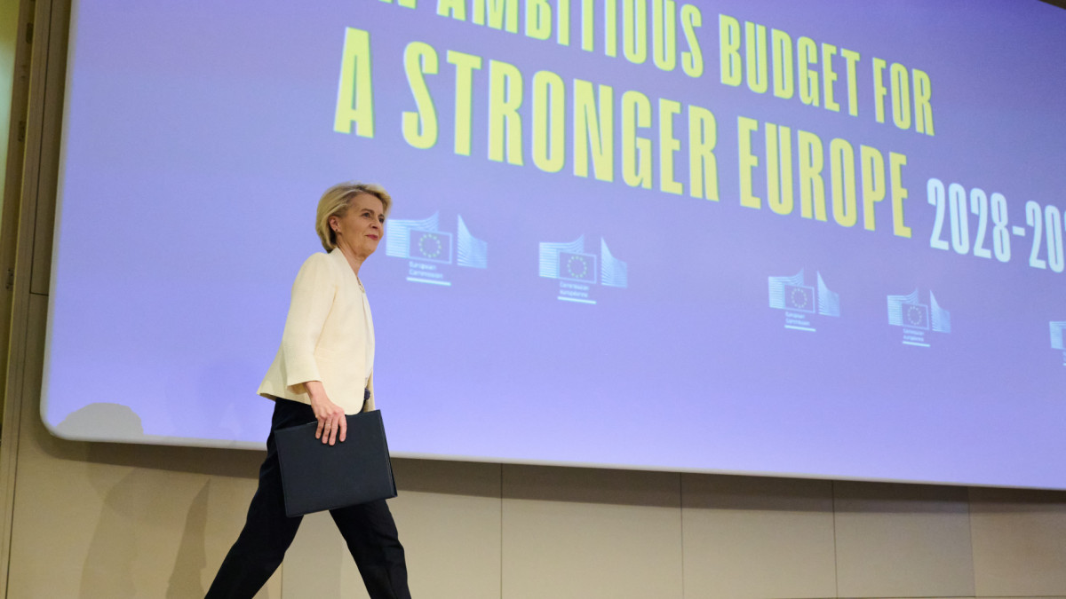 La presidenta de la Comisión Europea, Úrsula von der Leyen, en una reunión semanal sobre el Marco Financiero Plurianual.