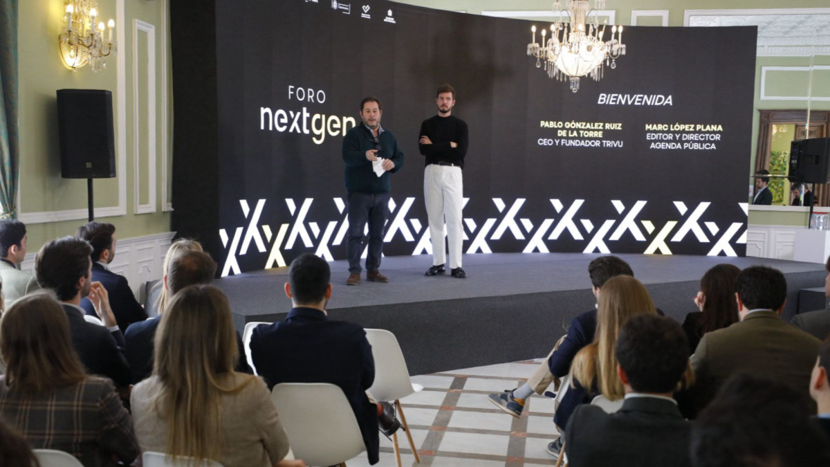 El director y editor de 'Agenda Pública', Marc López Plana y el CEO y fundador de TRIVU,  Pablo González Ruiz de la Torre, en la presentación del Foro Next Gen.