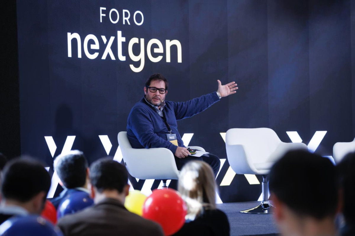 Marc López Plana, editor and director of 'Agenda Pública', during his speech at the Next Gen Forum.