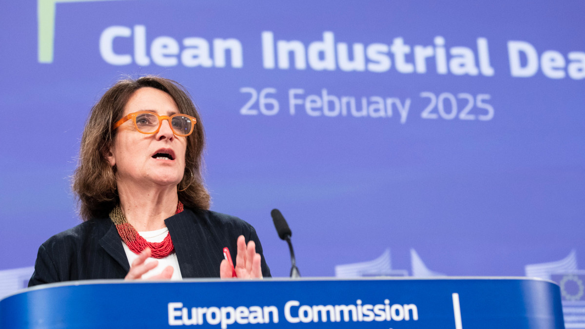 Teresa Ribera, vicepresidenta ejecutiva para una Transición Limpia, Justa y Competitiva, presenta el 'Clean Industrial Deal' en 26 de febrero de 2025.