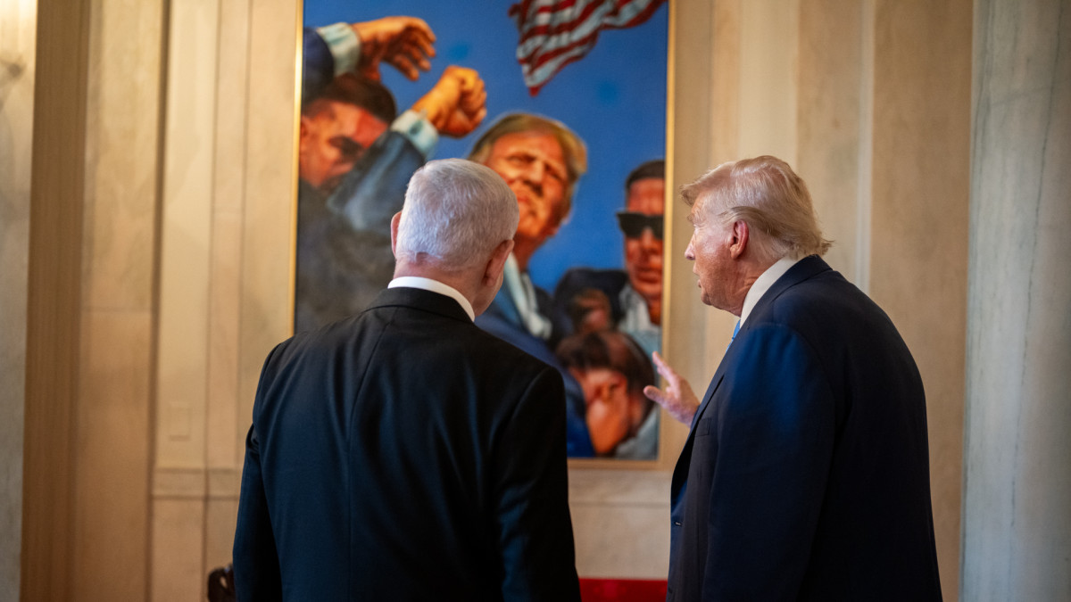 El primer ministro israelí, Benjamín Netanyahu (izquierda) visita la Casa Blanca y al presidente Donald Trump antes de los ataques coordinados a la infraestructura nuclear iraní en 2025.