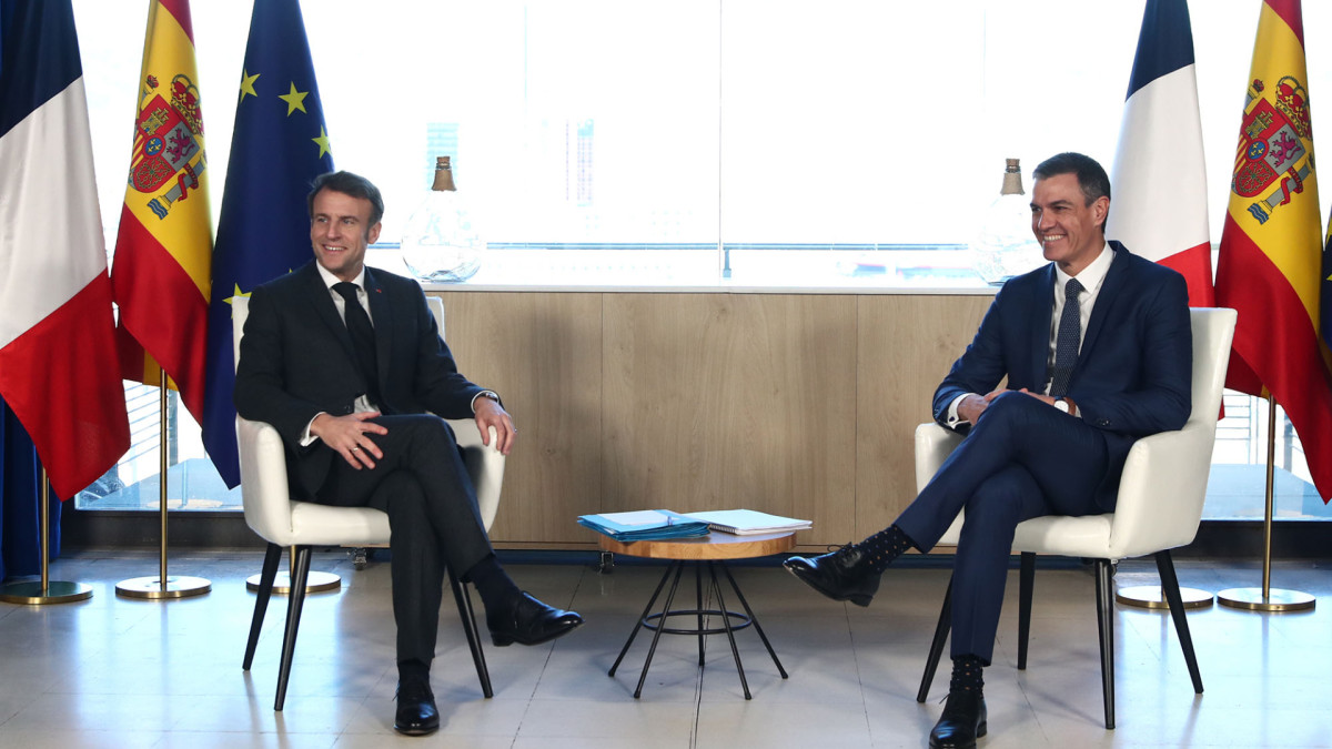 Los presidentes Emmanuel Macron y Pedro Sánchez en la XXVII Cumbre España-Francia.