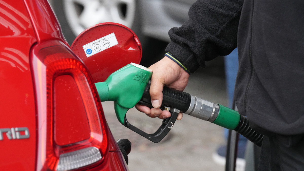 El aumento en el precio de los carburantes es una de las consecuencias a nivel global de la guerra en Irán.