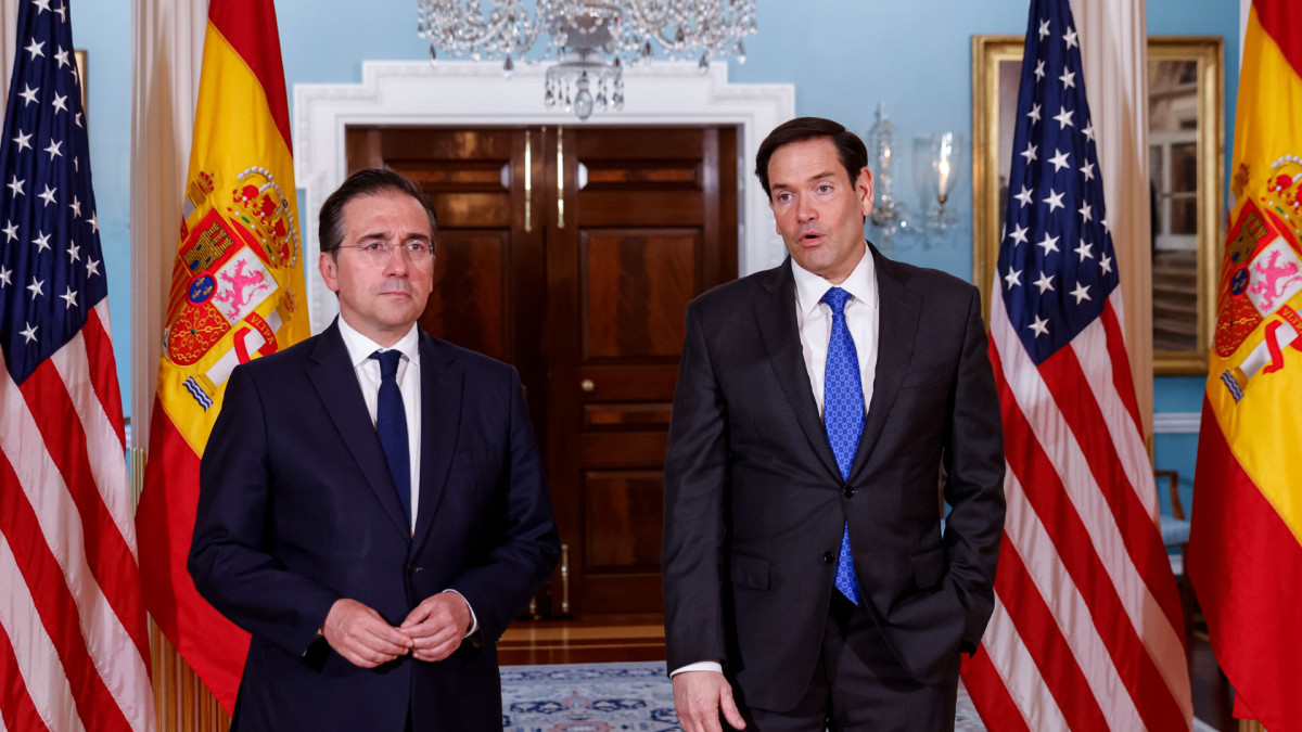Manfredi and Carroll are engaged in a conversation about the future of U.S.-Spain relations.