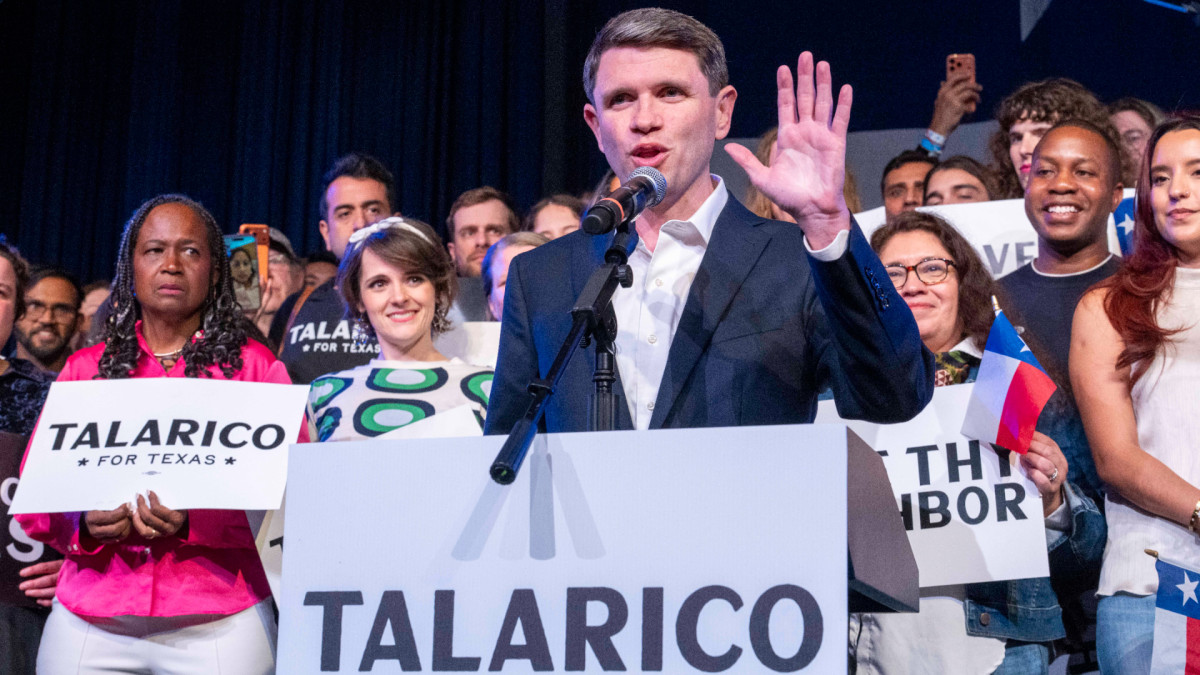 El candidato al Senado, James Talarico, durante su campaña en las primarias del Partido Demócrata.