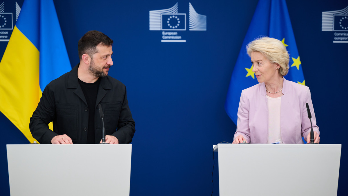 El presidente ucraniano, Volodímir Zelenski, y la presidenta de la Comisión Europea, Úrsula von der Leyen.