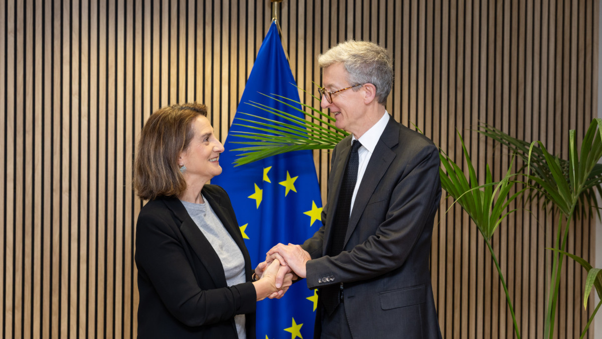 Anthony Whelan trabajará mano a mano con la vicepresidenta de la Comisión Europea Teresa Ribera.