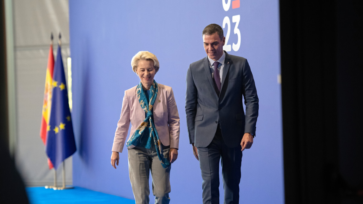 The President of the European Commission, Ursula von der Leyen, and the Prime Minister, Pedro Sánchez.