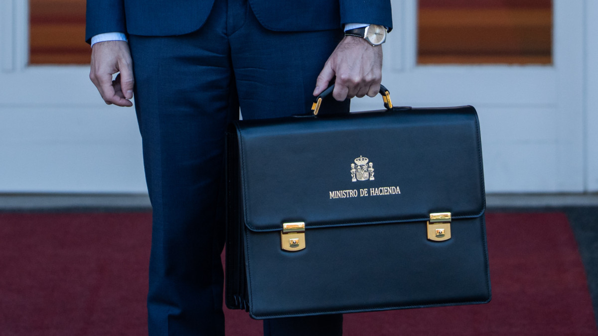 El ministro de Hacienda, Arcadi España, a su llegada al Palacio de La Moncloa, a 31 de marzo de 2026, en Madrid.