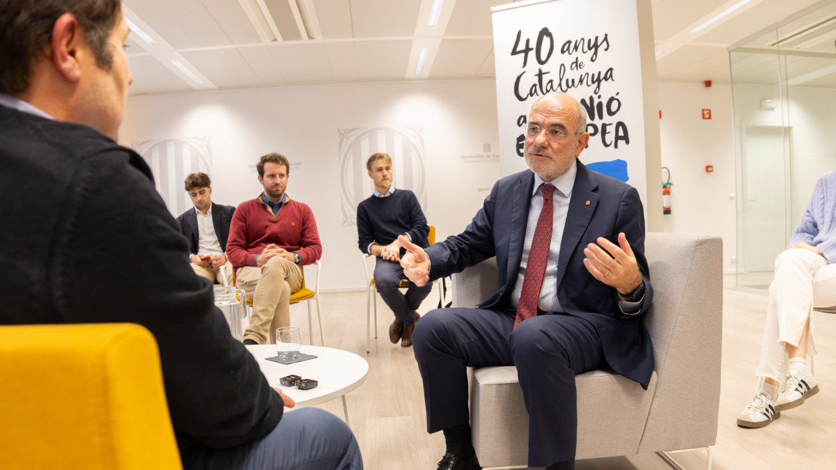 El 'conseller' de Unión Europea y Acción Exterior de la Generalitat de Catalunya, Jaume Duch, conversa con el director y editor de 'Agenda Pública', Marc López Plana.