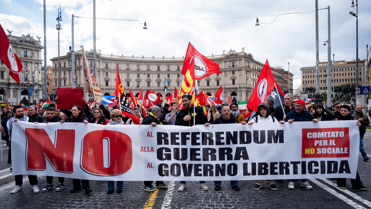 Manifestación en Roma contra la guerra en Irán y el posicionamiento del Ejecutivo de Meloni.