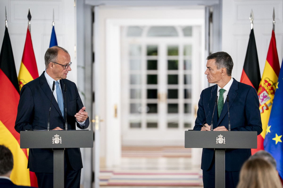 Pedro Sánchez welcomes the Chancellor of the Federal Republic of Germany, Friedrich Merz.