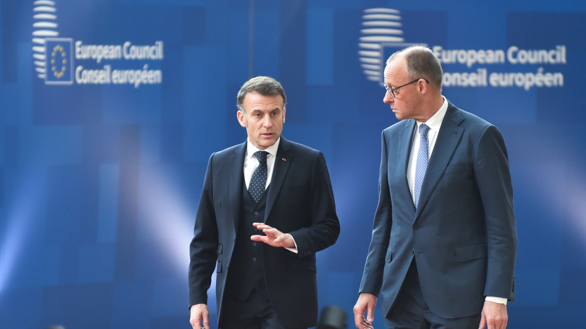 El autor insiste en que la cooperación entre el Gobierno francés y el alemán ha sido el verdadero 'motor' negociador en Bruselas.