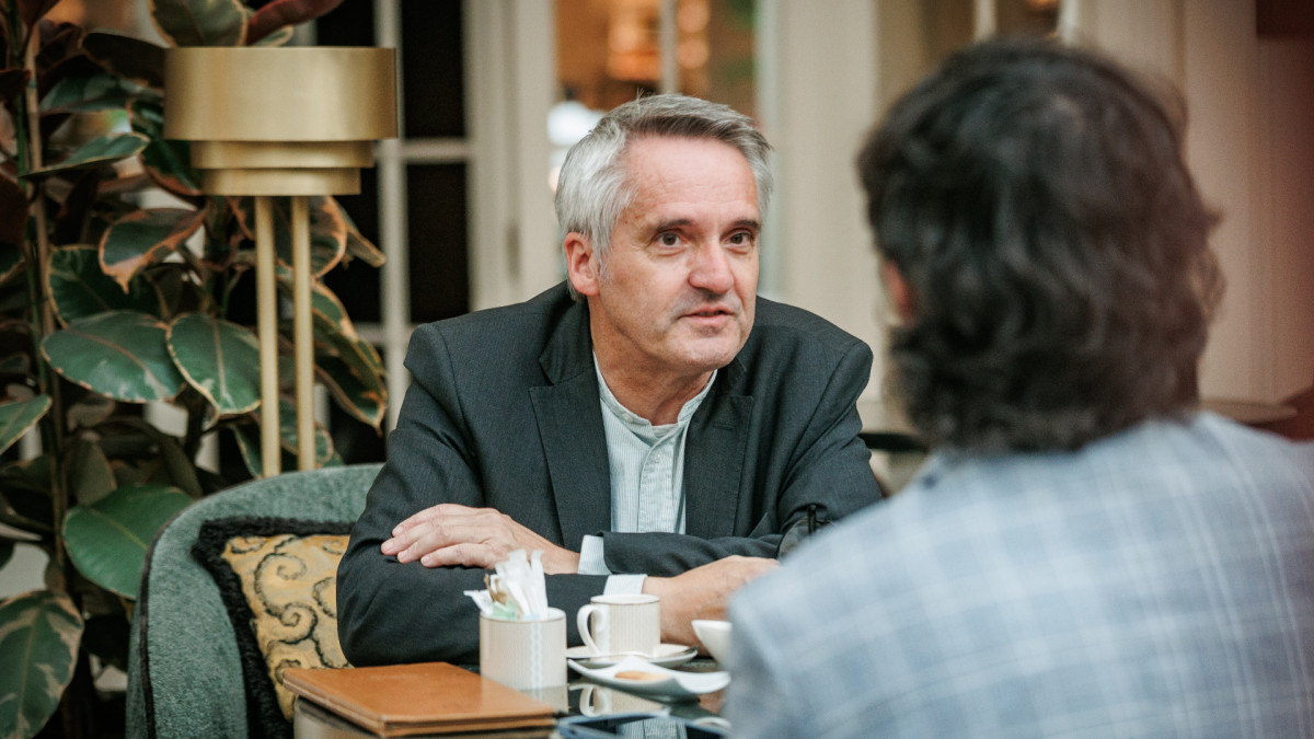 El profesor de la Universidad de Bonn Frank Decker conversa con el redactor de 'Agenda Pública' Jorge de Diego.