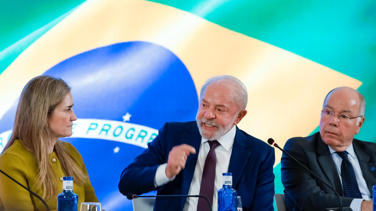 El presidente Lula da Silva, junto a la ministra para la Transición Ecológica y el Reto Demográfico, Sara Aagesen 
