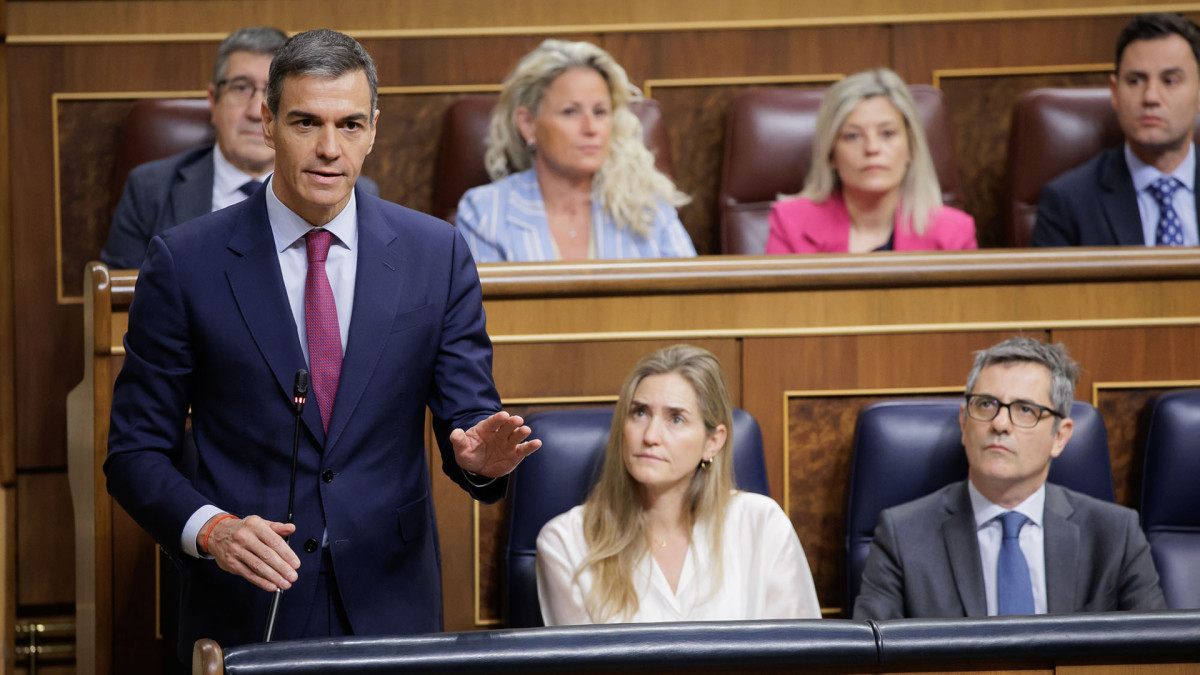 El presidente del Gobierno, Pedro Sánchez, en su primera sesión de control tras conocerse la imputación del expresidente José Luis Rodríguez Zapatero.