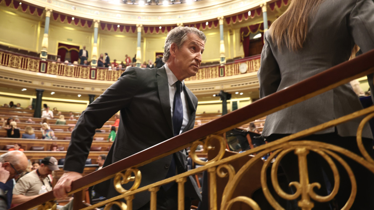 El presidente del PP, Alberto Núñez Feijóo, a su llegada a una sesión plenaria el pasado 27 de mayo.